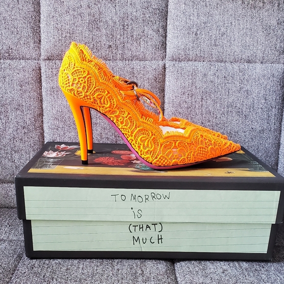 Gucci Virginia Neon Orange Lace Mary Jane Pointed Toe Pumps Size 37 1/2 - Picture 7 of 16
